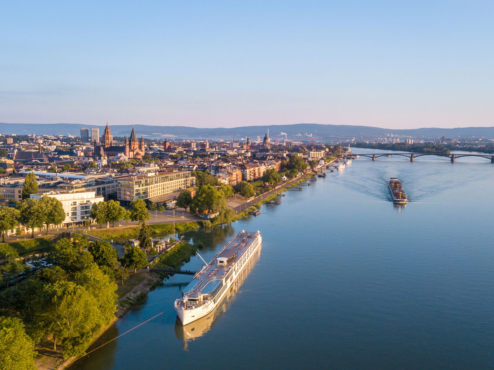Titelbild zum Beitrag Stadtentwicklung in Mainz zeigt ein Luftbild der Stadt