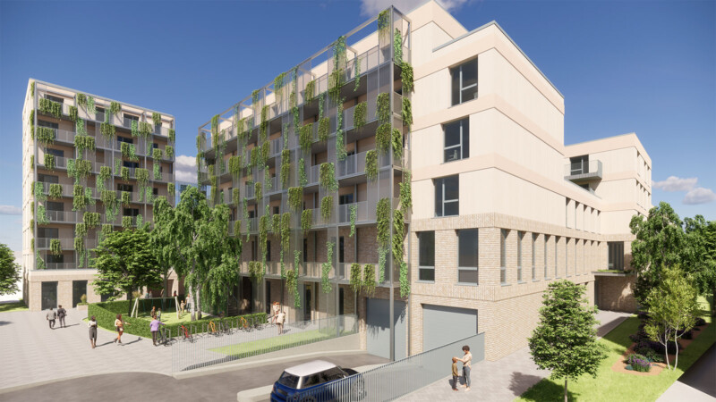 Wohngebäude mit begrünter Fassadenstruktur, Fahrradstellplätzen und Tiefgarageneinfahrt im Neubauquartier