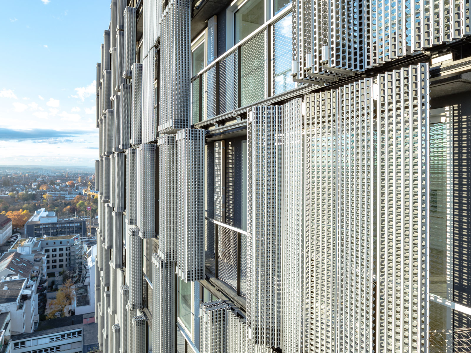 Auf dem Profilbild der Starmann GmbH in Klagenfurt ist deren Spezialisierung gut sichtbar: Fassadenbau, Fenster und der Sonnenschutz von Gebäuden