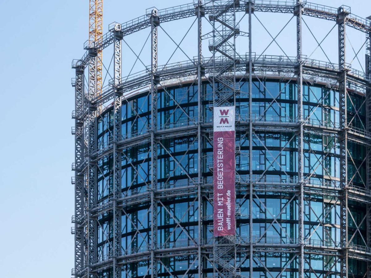 Bild zum Beitrag: Wolff & Müller Jahresabschluss 2022. Zu sehen ist die Baustelle des zylinderförmigen Gasometer in Berlin.